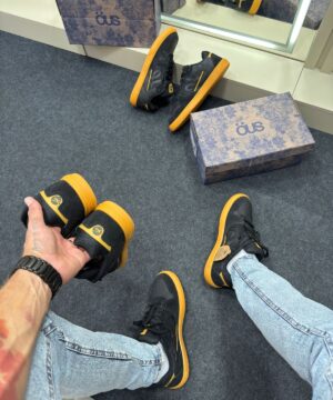 Tenis OUS Essencial Premium Preto e Dourado 7