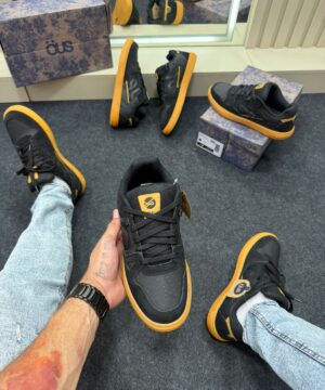 Tenis OUS Essencial Premium Preto e Dourado 8