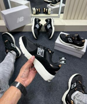 New Balance 2002R Preto e Branco 3