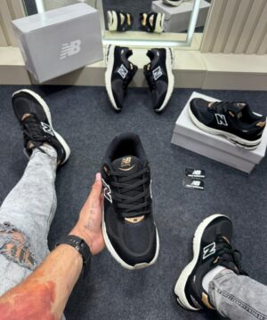 New Balance 2002R Preto e Branco 5