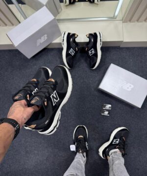 New Balance 2002R Preto e Branco 6