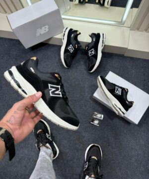 New Balance 2002R Preto e Branco 8