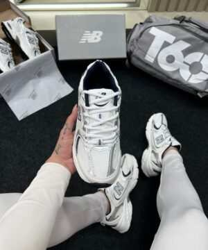 New Balance 530 Branco e Azul Marinho 2