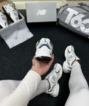 New Balance 530 Branco e Azul Marinho 7