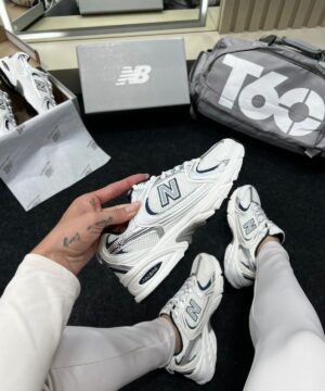 New Balance 530 Branco e Azul Marinho 8