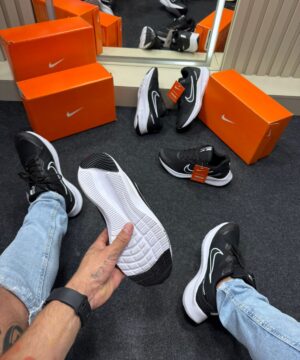 Nike Zoom 04 Preto e Branco 4