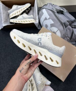 Oncloud Max Off White Nude 2