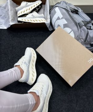 Oncloud Max Off White Nude 5