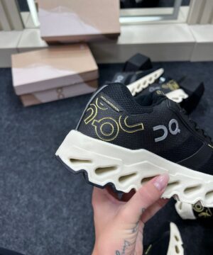 Oncloud Primeira Linha Preto Off White 9