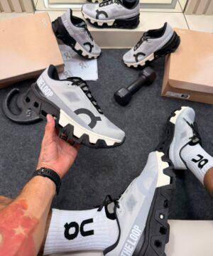 On Cloud Monster Cinza Preto