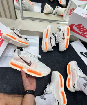 Nike Run Vomero Premium Off White e Laranja 3