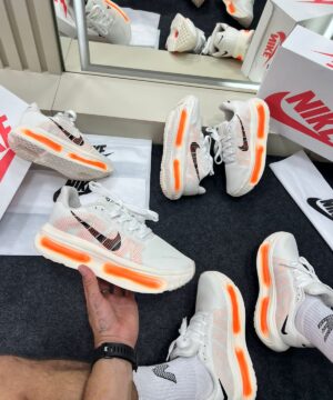 Nike Run Vomero Premium Off White e Laranja 4