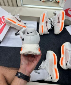 Nike Run Vomero Premium Off White e Laranja 6