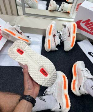 Nike Run Vomero Premium Off White e Laranja 8