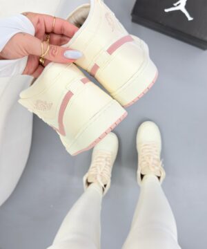 Bota Air Jordan Manteiga Flamingo 7