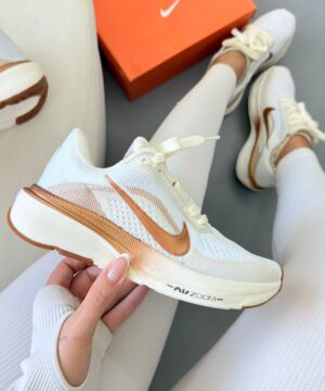Nike Pegasus 42 Off White e Bronze