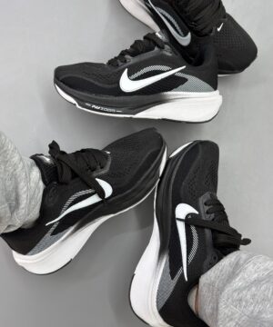 Nike Pegasus 42 Preto e Branco 3