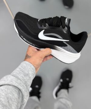 Nike Pegasus 42 Preto e Branco 4